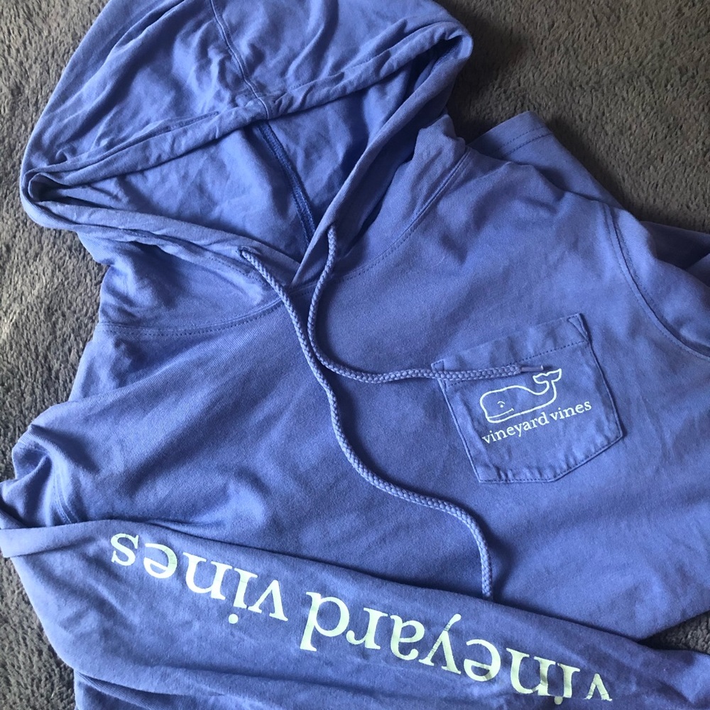Vineyard vines long sleeve hoodie tee!
